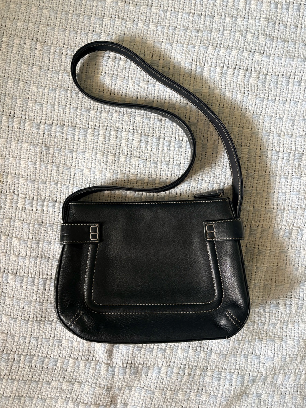 Classic Fossil Black Leather Shoulder Bag - Sleek Everyday Style